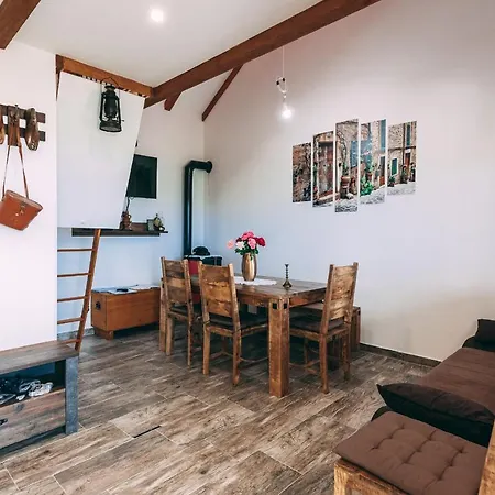 Brvnara House