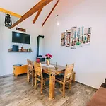 בקתה House Dograde