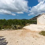 House בקתה Dograde