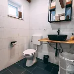 בקתה House *