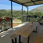 בקתה House
