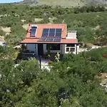 House בקתה *