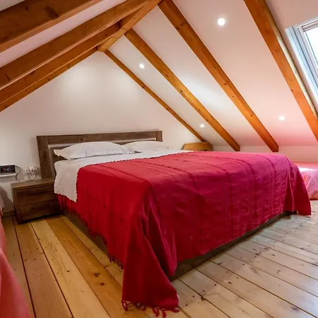 House Chalet *