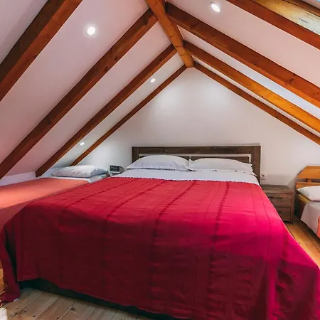 Chalet House Dograde